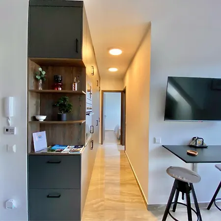 Apartment Hello 3b *